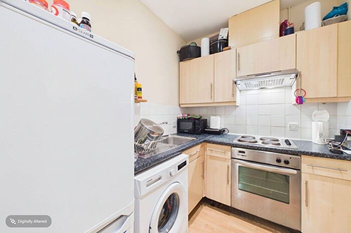 2 Bedroom Flat To Rent In Victoria Road, Aldershot, Hampshire, GU11