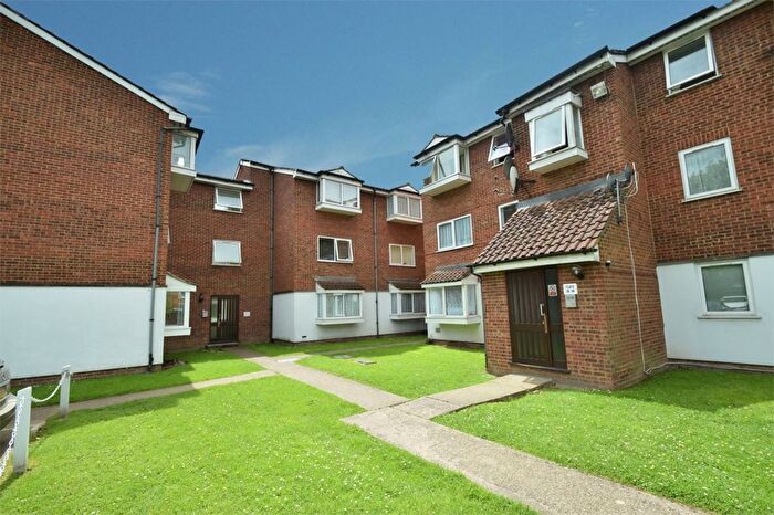1 Bedroom Flat To Rent In Larch Close, Friern Barnet, N11