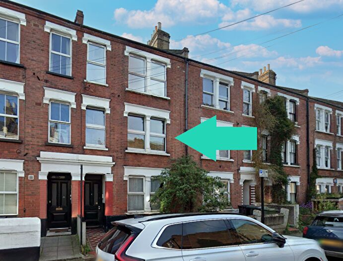 1 Bedroom Flat For Sale In Southwell Road, London, SE5