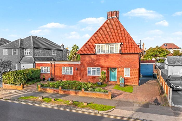 6 Bedroom Detached House For Sale In Scarborough Drive, Leigh-On-Sea, SS9