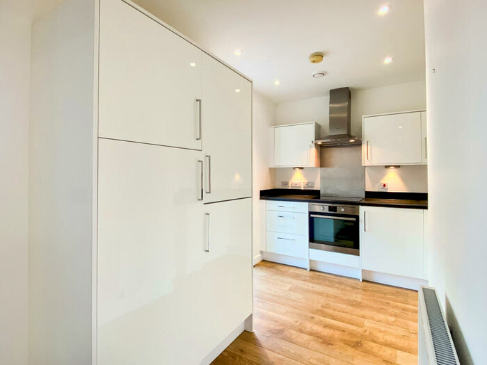 1 Bedroom Flat To Rent In Sancroft Road, Vauxhall, London, SE11