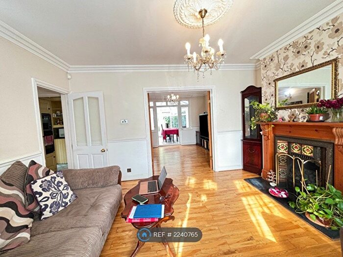 4 Bedroom Semi-Detached House To Rent In Salisbury Road, Feltham, TW13