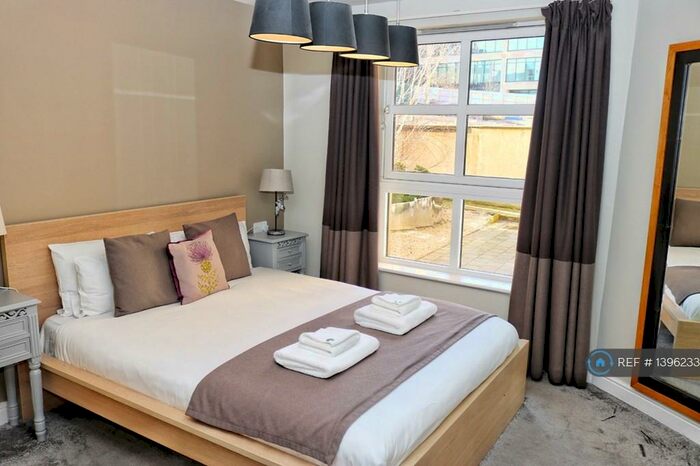 2 Bedroom Flat To Rent In Old Tolbooth Wynd, Edinburgh, EH8