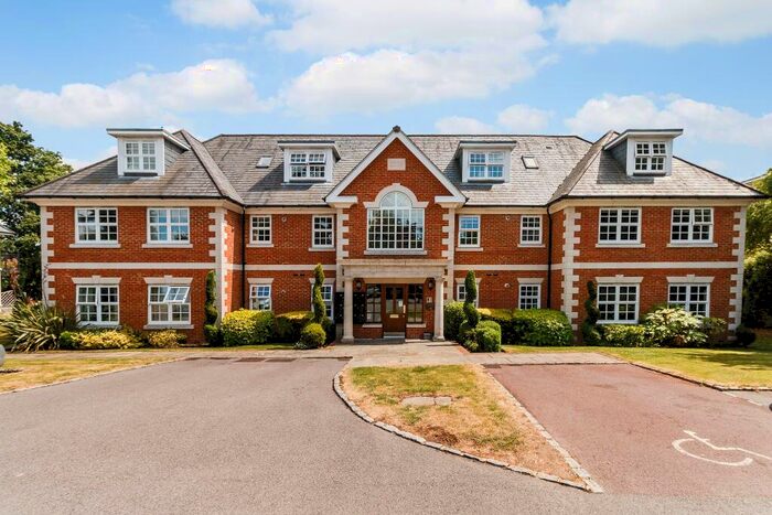2 Bedroom Apartment To Rent In Robin Hill Shoppenhangers Road Maidenhead, SL6