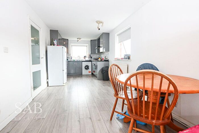 3 Bedroom Flat To Rent In Kentford Way, Northolt, UB5