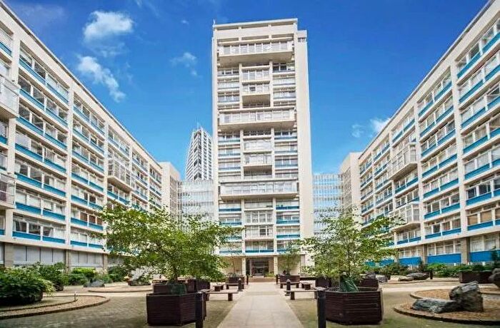 2 Bedroom Flat To Rent In Metro Central Heights, Elephant And Castle, SE1