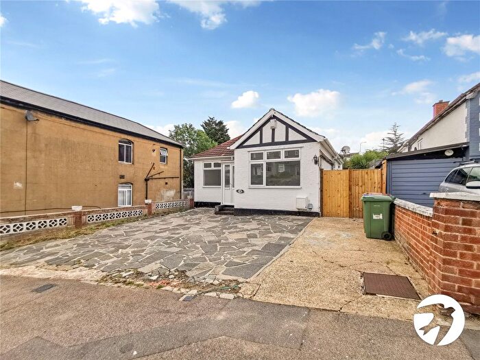 3 Bedroom Bungalow To Rent In Heron Hill, Belvedere, DA17