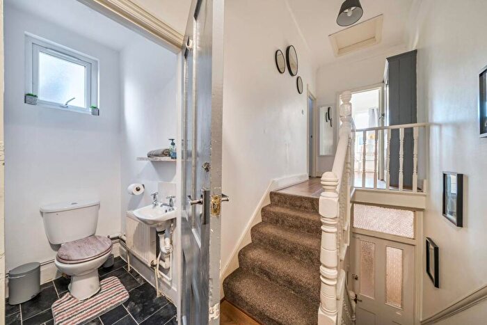 2 Bedroom Flat To Rent In Weston Park, Crouch End, London, N8