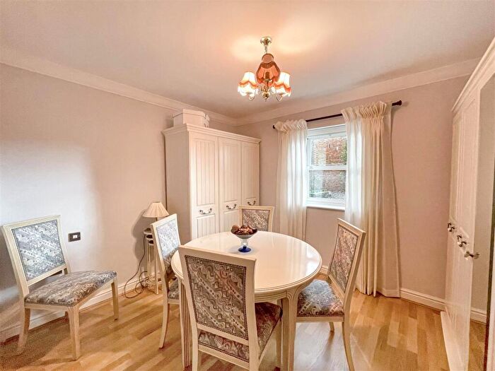 2 Bedroom Semi-Detached Bungalow For Sale In High Street, Mickleton, GL55