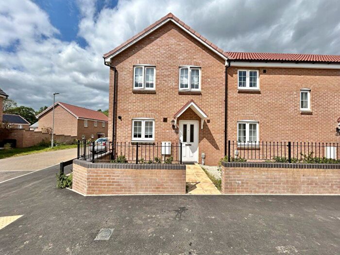 3 Bedroom End Of Terrace House For Sale In Sandpiper Drive, Yeovil, Somerset, BA22