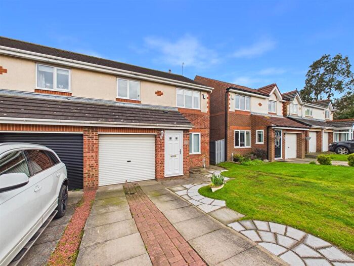 3 Bedroom Semi-Detached House To Rent In Monks Wood, North Shields, NE30