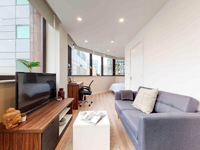 Flat To Rent In Apt, Apollo Residence #, S1