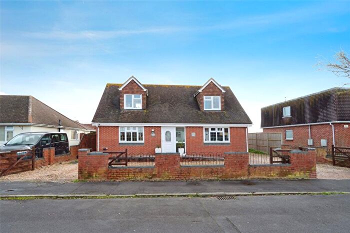 4 Bedroom Bungalow For Sale In Marshall Road, Hayling Island, Hampshire, PO11