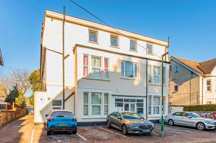 3 Bedroom Flat To Rent In Westby Road, Bournemouth, BH5