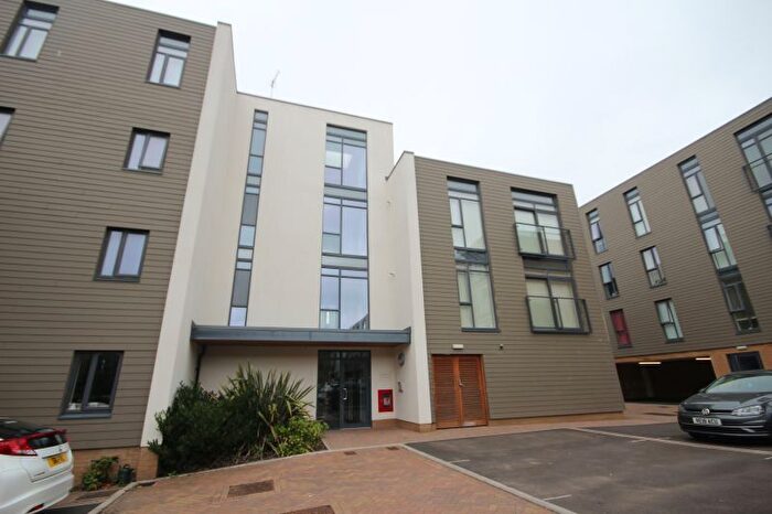 2 Bedroom Flat To Rent In Firepool View, Taunton, TA1