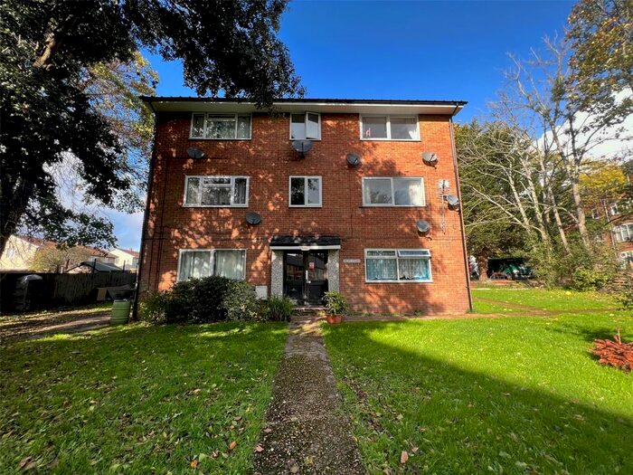1 Bedroom Flat To Rent In Weston Lane, Southampton, Hampshire, SO19