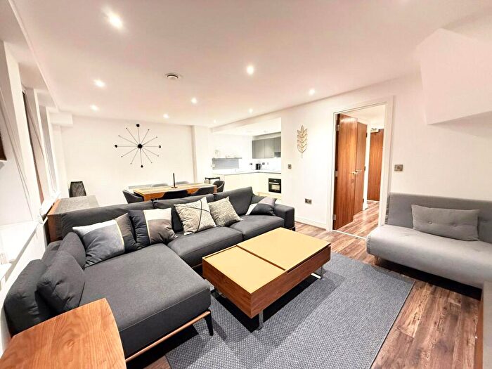 3 Bedroom House To Rent In Summer House, Pope Street, Birmingham, West Midlands, B1