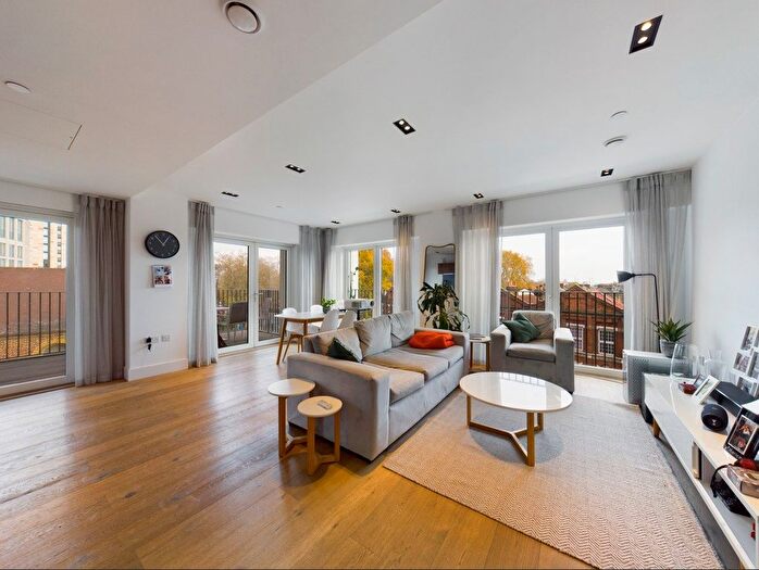 2 Bedroom Flat To Rent In Exchange Gardens, Oval, SW8