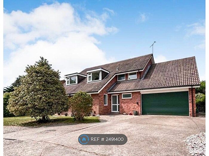 6 Bedroom Detached House To Rent In Orkney Close, Calcot, Reading, RG31