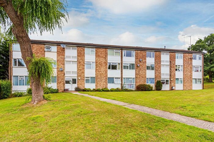 2 Bedroom Flat To Rent In Barnetts Shaw, Oxted, RH8