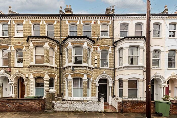 2 Bedroom Flat To Rent In Mayflower Road, London, SW9