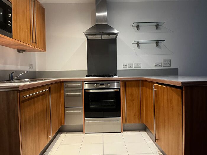 2 Bedroom Flat For Sale In Eden Grove, London, N7