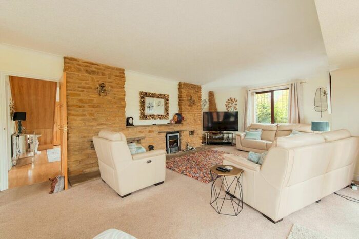 4 Bedroom Detached House For Sale In Sywell Road, Overstone, NN6