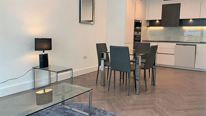 2 Bedroom Flat To Rent In Sterling Way, London, N7