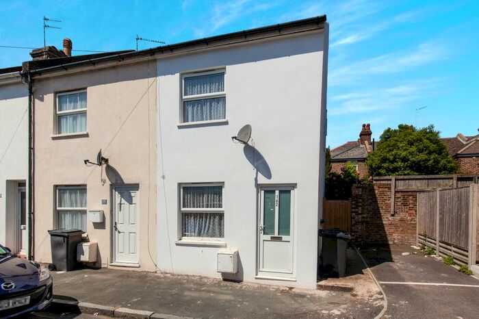 2 Bedroom End Of Terrace House To Rent In Longstone Road, Eastbourne, BN22