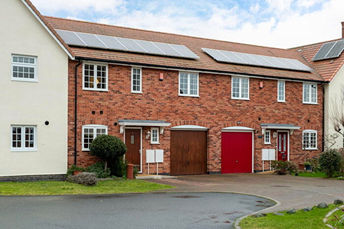 4 Bedroom Mews For Sale In St Lawrence Close, Gotham, NG11