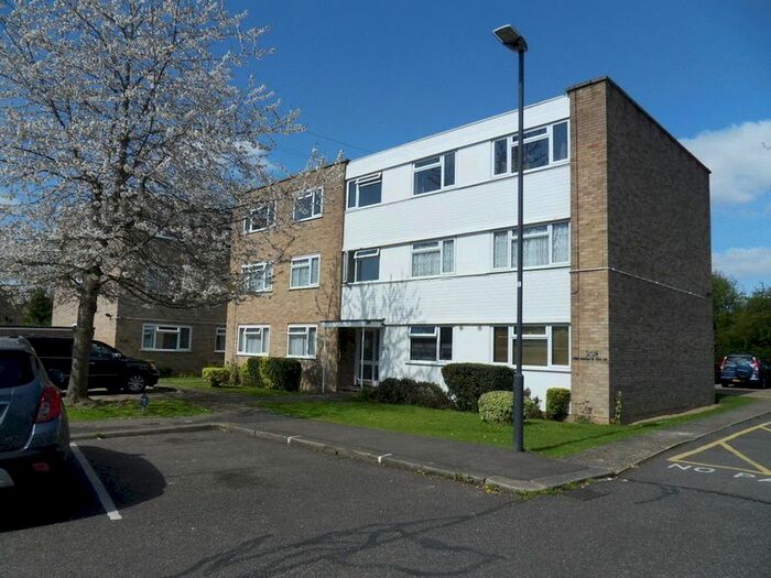 2 Bedroom Flat To Rent In Lonsdale Close, Hatch End, Pinner, HA5