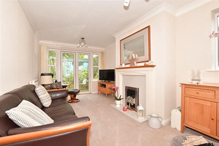 3 Bedroom Detached House For Sale In St. Andrew's Gardens, Shepherdswell, Dover, Kent, CT15