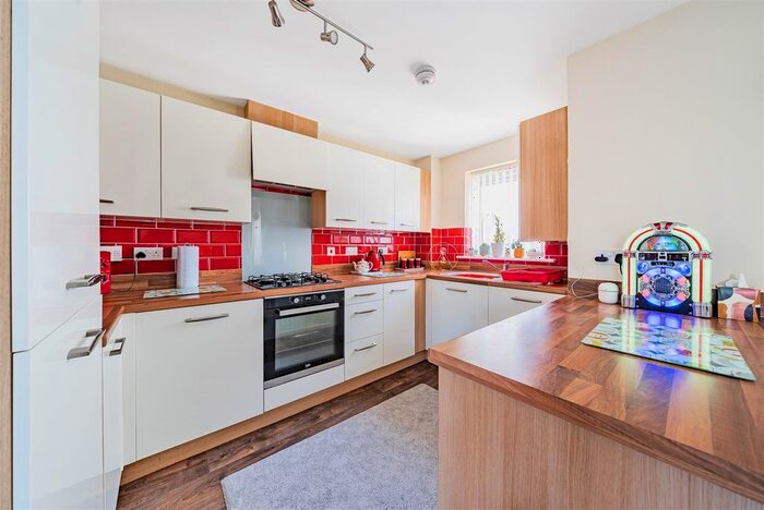 2 Bedroom Flat For Sale In Naiad Road, Pentrechwyth, Swansea, SA1