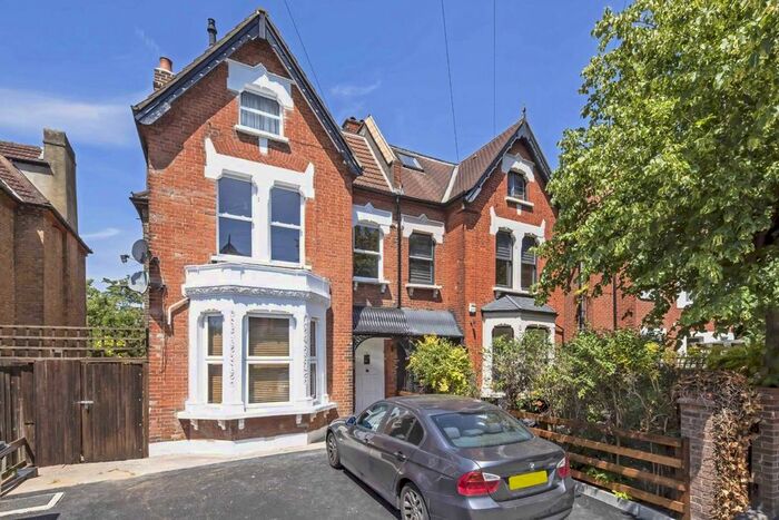 2 Bedroom Flat To Rent In Madeira Road, London, SW16