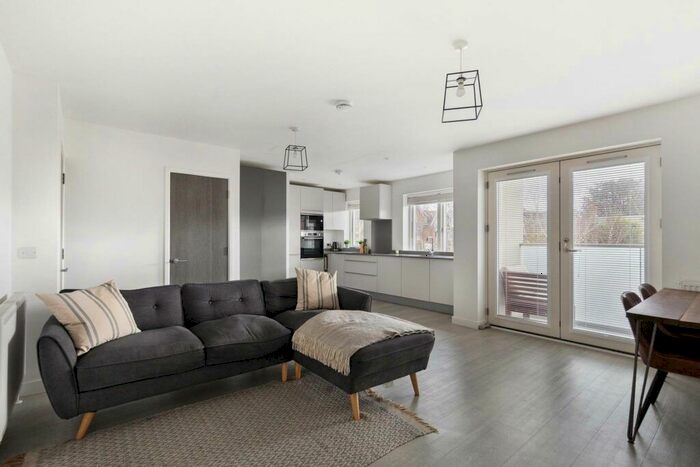 2 Bedroom Flat To Rent In Princes Road, Kew, Richmond, TW9