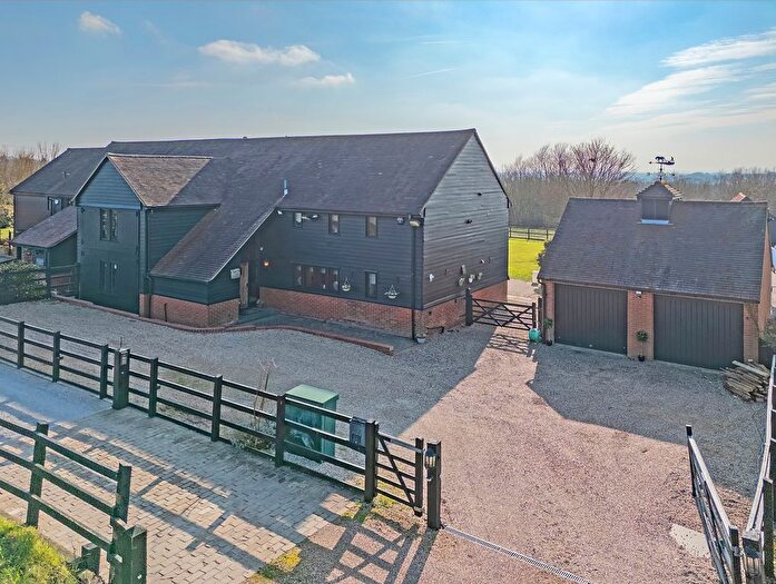 4 Bedroom Detached House For Sale In Pages Lane, Romford, RM3