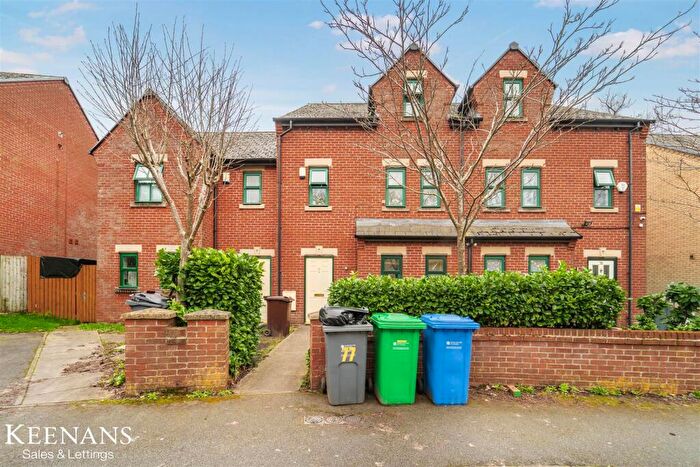6 Bedroom Terraced House For Sale In Schuster Road, Manchester, M14