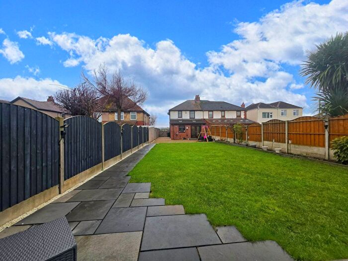 3 Bedroom Semi-Detached House For Sale In Church Hill, Royston, Barnsley, S71