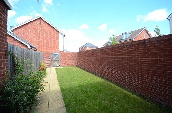 4 Bedroom Town House To Rent In Clover Rise, Woodley, RG5