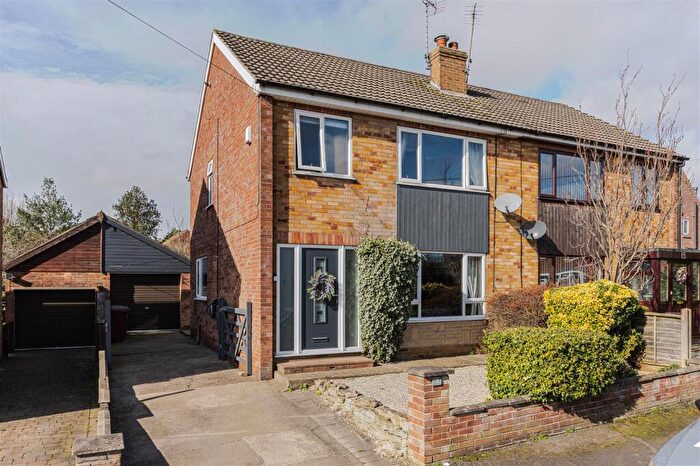 3 Bedroom Semi Detached House For Sale In Parkhill Rise, Winterton, DN15