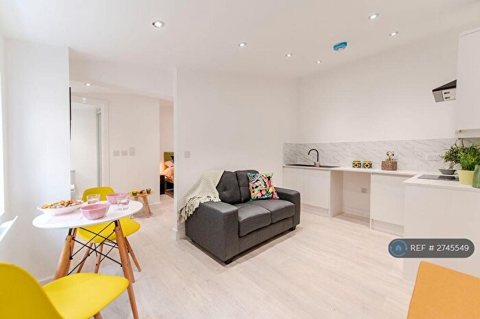 1 Bedroom Flat To Rent In Hunters Lane, Oldham, OL1