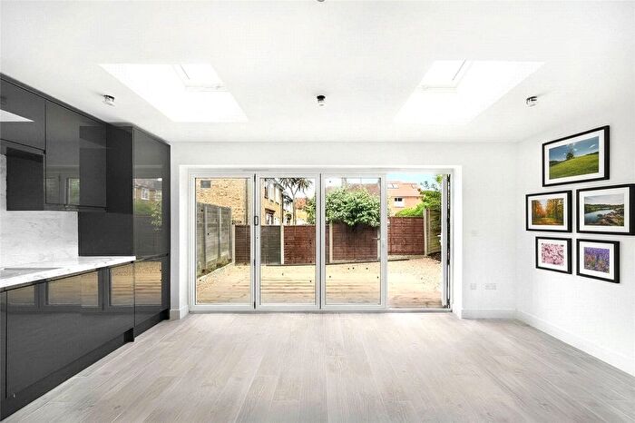 3 Bedroom Detached House To Rent In Highcombe, Charlton, London, SE7