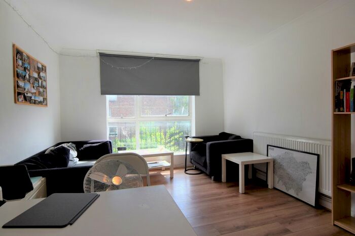 3 Bedroom Flat To Rent In St Peters Close, London, Bethnal Green, E2