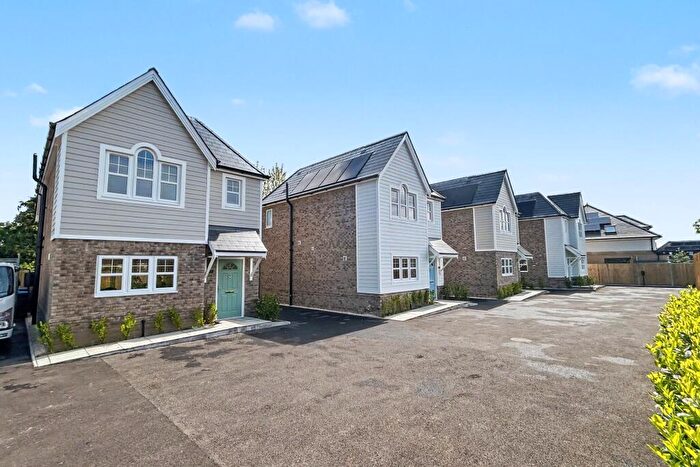 3 Bedroom Detached House To Rent In Poole, BH15