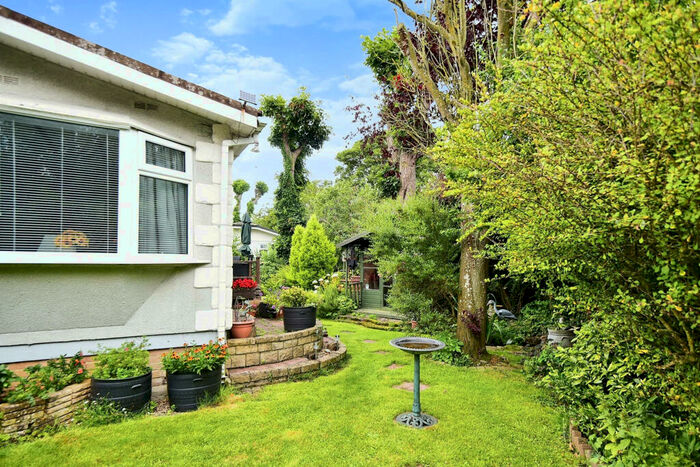 2 Bedroom Park Home For Sale In Bridge Close, St. Johns Priory, Lechlade, GL7