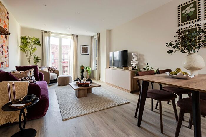 2 Bedroom Flat To Rent In Biscuit Walk, Bermondsey, London, SE16