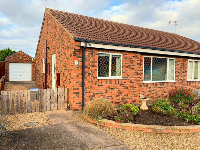 2 Bedroom Semi-Detached Bungalow To Rent In Field Road, Crowle, Scunthorpe, DN17
