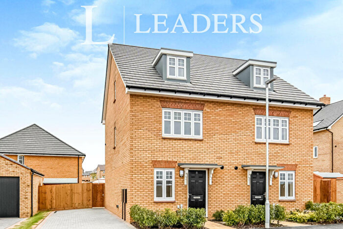 3 Bedroom Town House To Rent In Southern Cross, Wixams, MK42