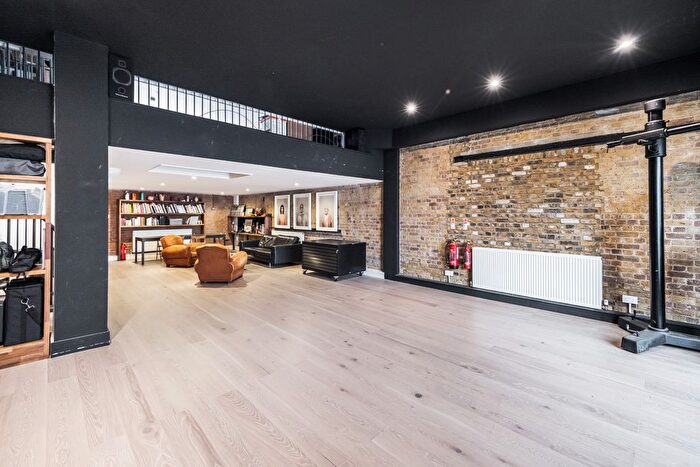 1 Bedroom Flat For Sale In Gowers Walk, London, E1