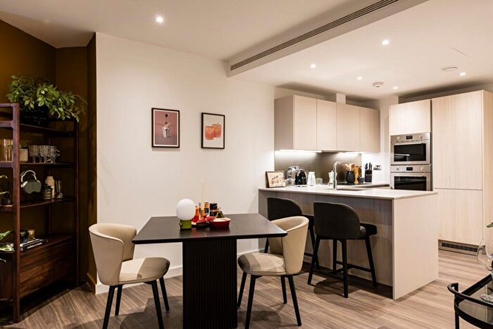 Flat To Rent In Bloom East, Nine Elms Ln, Nine Elms, London, SW11